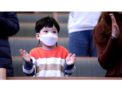 사랑의교회 글로벌 특새에 참여해 기도하는 주일학생