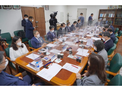 소강석 목사 “강물이 되고 싶지 않나요, 바다가 그립기 때문이죠.”