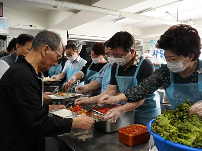 사랑의 한끼밥상 나눔...어르신 급식봉사